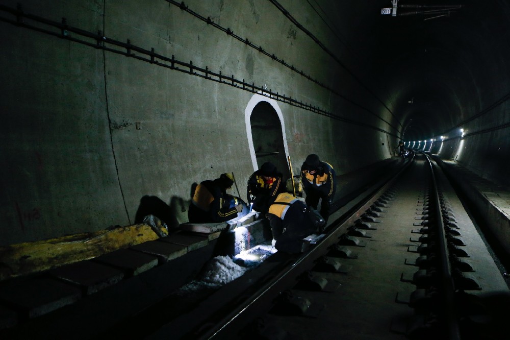 荆门铁路运营隧道病害现状